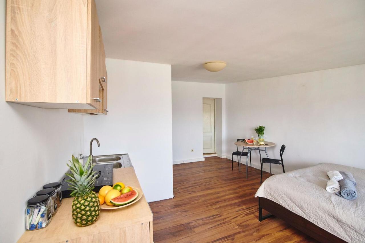 Regem Waryńskiego Apartament *